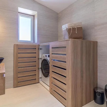 別荘 Awesome Home In Barban With Sauna