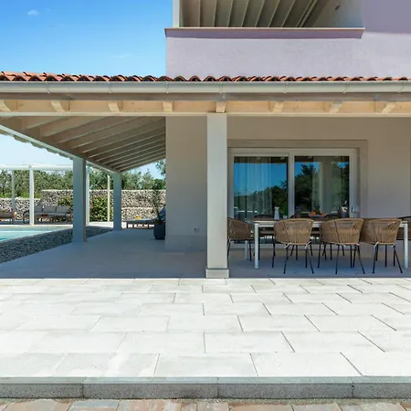 Lovely In With Kitchen Holiday home *