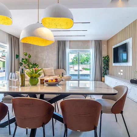 Lovely In With Kitchen Holiday home *